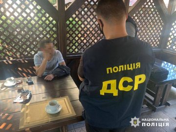 Фіскала з Волині викрили на постійних хабарах від підприємців: тривають обшуки 