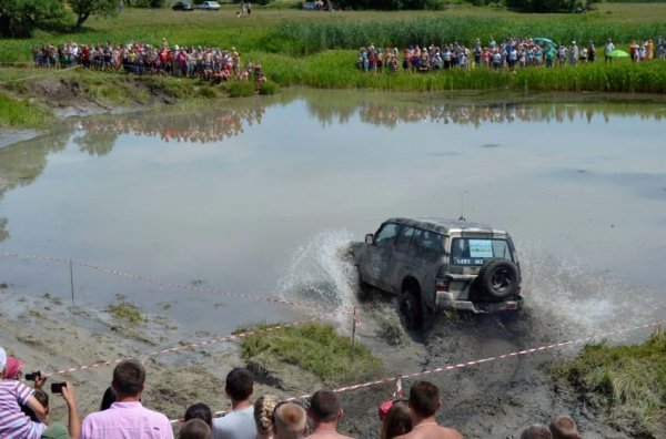 Волиняни в Хрінниках змагалися на позашляховиках. ФОТО