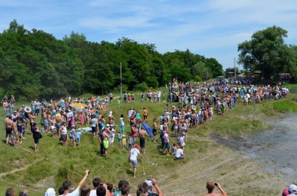 Волиняни в Хрінниках змагалися на позашляховиках. ФОТО