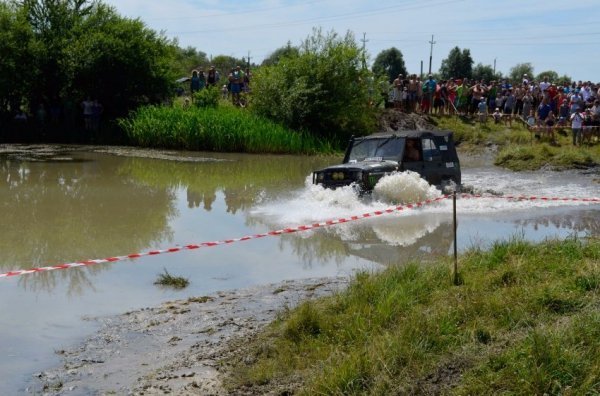 Волиняни в Хрінниках змагалися на позашляховиках. ФОТО