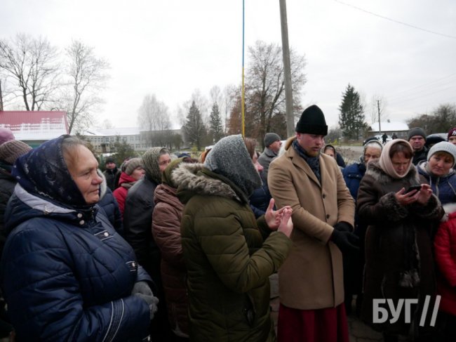 Представники УПЦ МП не віддають статут: у селі на Любомльщині чергуватимуть біля церкви. ФОТО