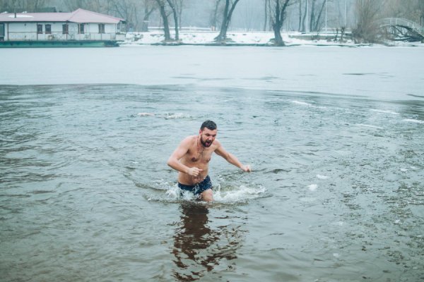 Нардеп від Волині опублікував фото купання в Дніпрі