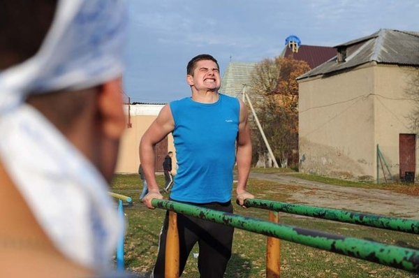 «Street Workout» в Ківерцях: віджимання на брусах. ФОТО