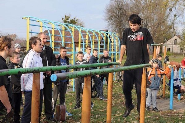 «Street Workout» в Ківерцях: віджимання на брусах. ФОТО