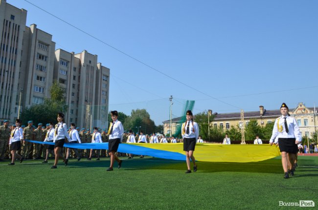 Майбутні захисники: у Луцьку для військових ліцеїстів пролунав перший дзвоник. ФОТО