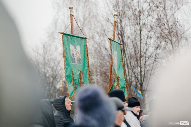 Водохреще у Луцьку: освячення води в річці Стир та занурення лучан. ФОТОРЕПОРТАЖ