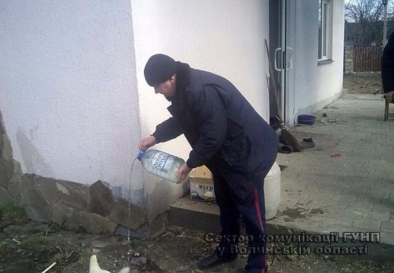 На Волині поліція виявила 50 літрів закваски. ФОТО