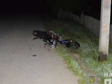 На Волині п'яний мотоцикліст врізався в електроопору: його госпіталізували