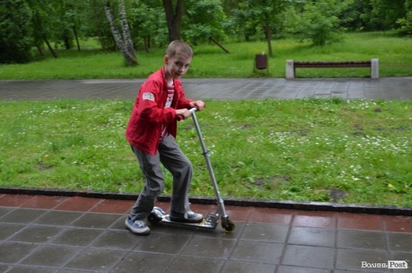 «Проспект розваг» у Луцьку відбувся попри дощову погоду. ФОТО