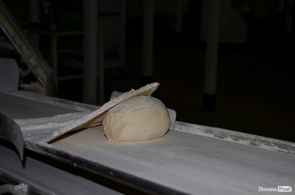 У Луцьку показали, як печуть хліб. ФОТО