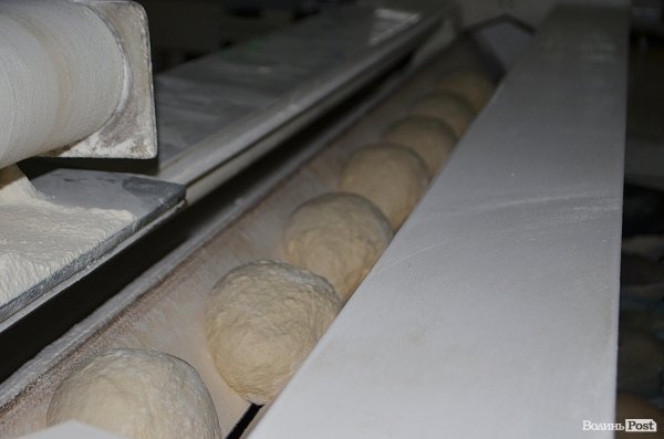 У Луцьку показали, як печуть хліб. ФОТО