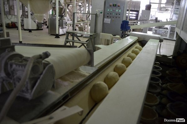 У Луцьку показали, як печуть хліб. ФОТО