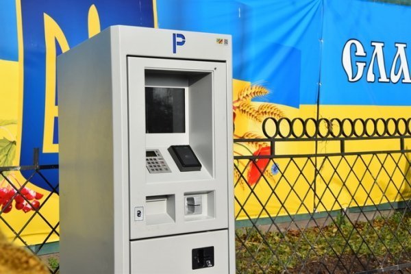 Біля замку Любарта відкрили платну парковку