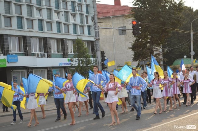 Учасники міжнародного фестивалю урочистою ходою пройшли центром Луцька. ФОТО