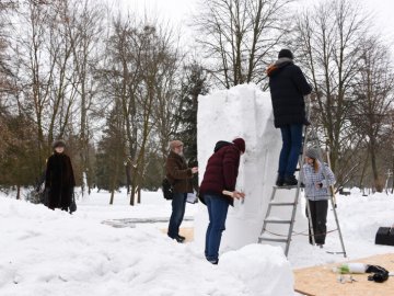 У луцькому парку стартував фестиваль снігових скульптур. ФОТО