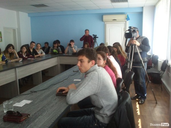 «Східняки» у Луцьку: на Сході люди – аполітичні і менш самосвідомі