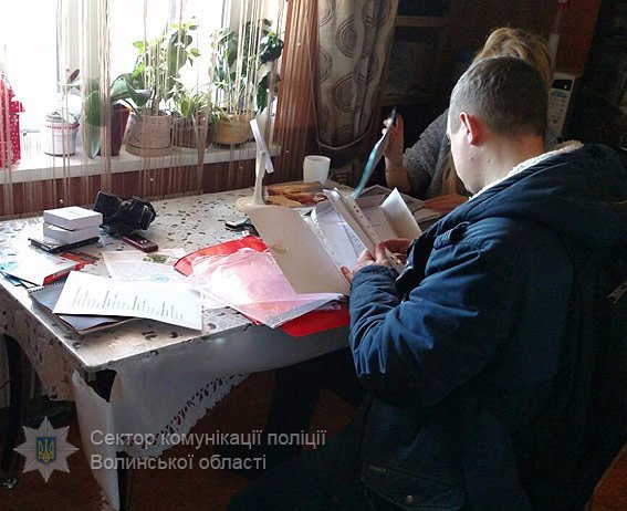 Затримали лучанок, які видурили в людей 700 тисяч