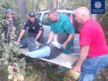 Декілька днів у кущах після аварії провів безпомічний іноземець на Рівненщині