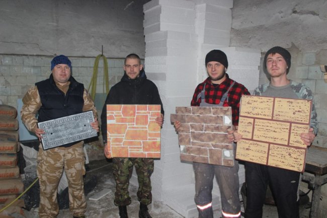 Волинський атовець виготовляє термопанелі для фасадів. ФОТО