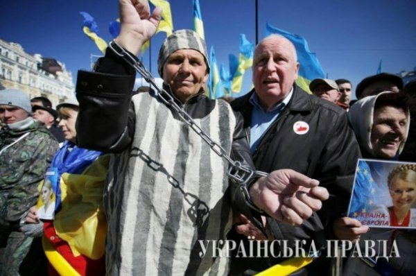 З’їзд «Батьківщини»: Саакашвілі, бабусі та «висока» Тимошенко. ФОТО