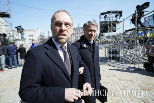 З’їзд «Батьківщини»: Саакашвілі, бабусі та «висока» Тимошенко. ФОТО