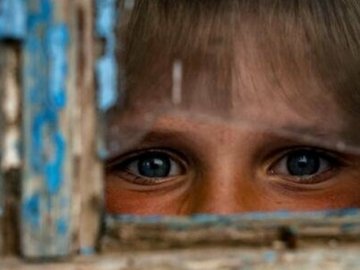 Дітей хочуть примусово евакуювати із зон активних бойових дій