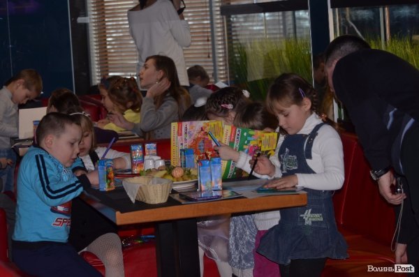 Луцький меценат Андрій Покровський влаштував різдвяне свято для соціально  незахищених діток