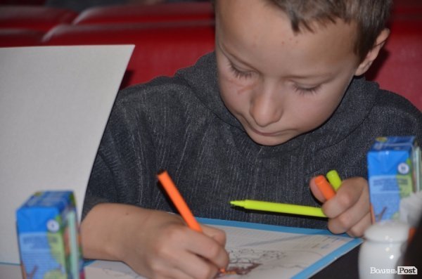 Луцький меценат Андрій Покровський влаштував різдвяне свято для соціально  незахищених діток