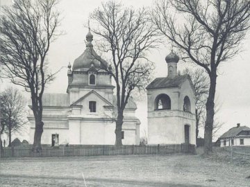 Архітектура не має аналогів на Волині: опублікували ретросвітлини сільської церкви