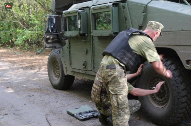 Як волиняни ремонтують західні броньовики і трофейні танки. ФОТО