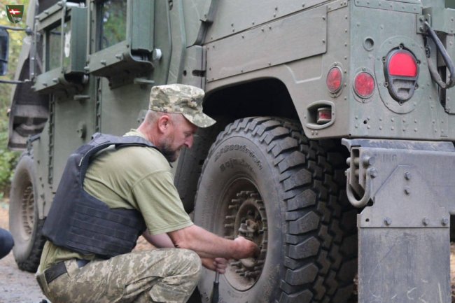 Як волиняни ремонтують західні броньовики і трофейні танки. ФОТО