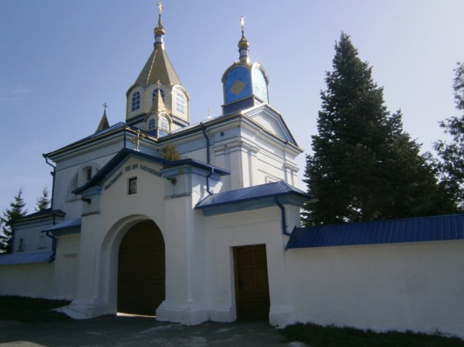 На Волині облагородили територію старовинного храму. ФОТО