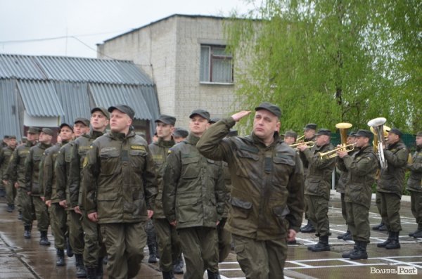 У Луцьку складали військову присягу під дощем