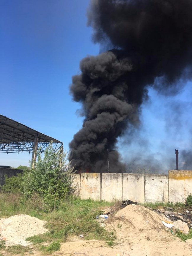 Відома причина появи стовпа диму над Луцьком