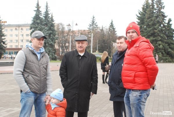 Євромайдан у Луцьку: день другий. ФОТО. ВІДЕО 