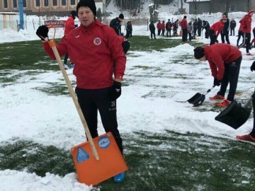 «Волинь» тренувальний збір розпочала з лопат