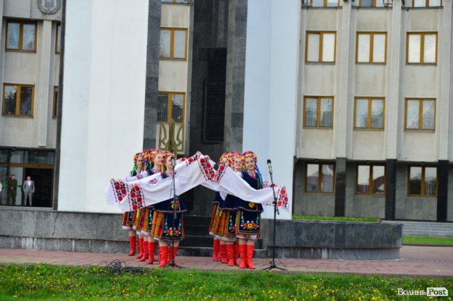 Працівники Волинської ОДА вбралися у вишиванки. ФОТО