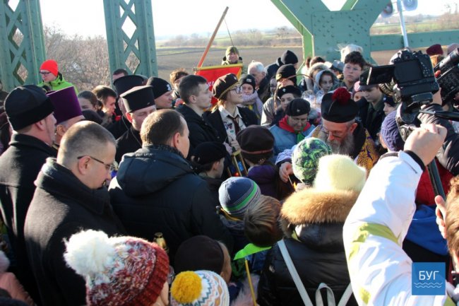 На Волинь привезли Вифлеємський вогонь миру. ФОТО