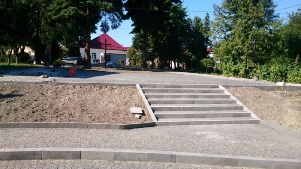 В Луцьку комплексно проводять ремонтно-відновлювальні роботи. ФОТО