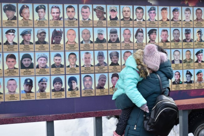 У Луцьку вшанували пам'ять загиблих у боях за Дебальцеве. ФОТО