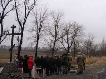 Біля Волновахи встановили пам'ятний хрест загиблим волинянам