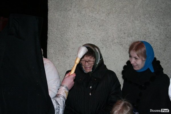 Пасхальна ніч у Луцьку: як святили паски у Покровській церкві. ФОТО