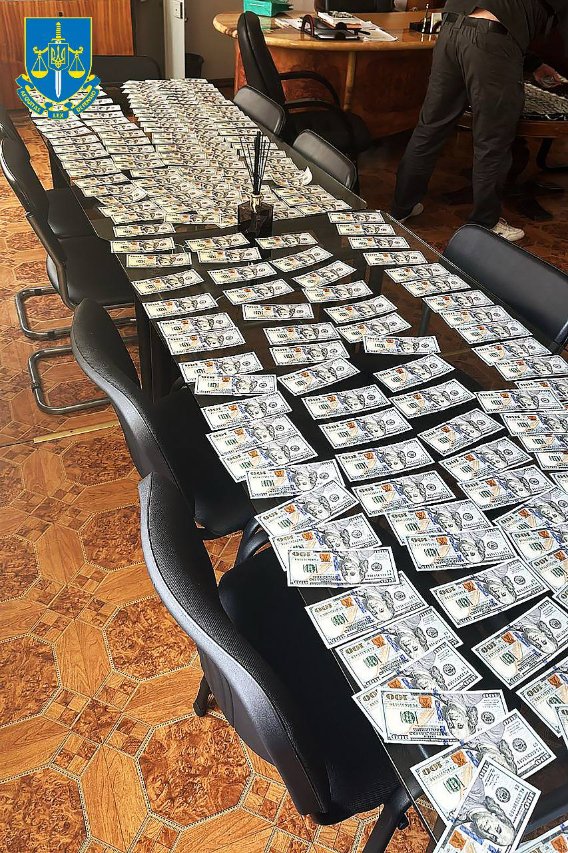 На хабарі у  тисяч погорів дует мера і секретаря міськради на Дніпропетровщині