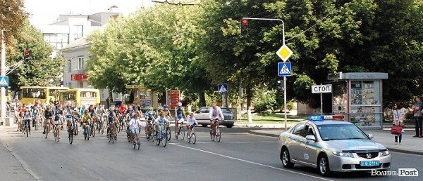 Масовий велопробіг до Дня Незалежності в Луцьку. ФОТО