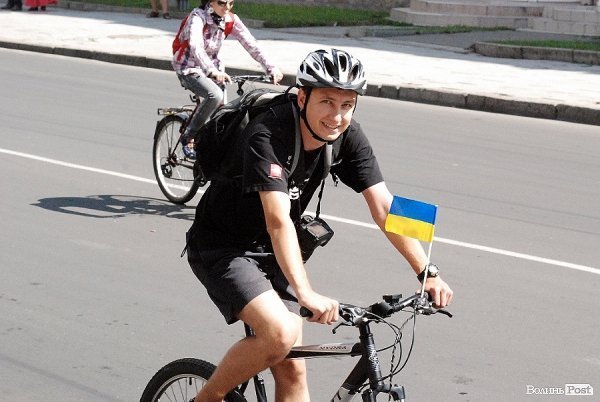 Масовий велопробіг до Дня Незалежності в Луцьку. ФОТО