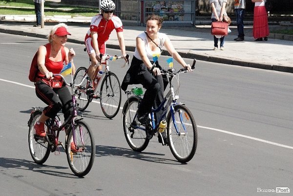 Масовий велопробіг до Дня Незалежності в Луцьку. ФОТО