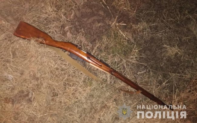 У квартирі лучанина поліцейські знайшли гвинтівку, пістолет-кулемет і набої