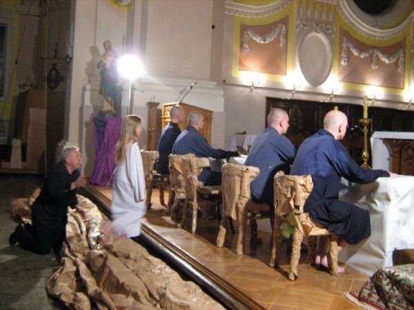 У луцькому храмі поляки влаштували перфоманс. ФОТО 