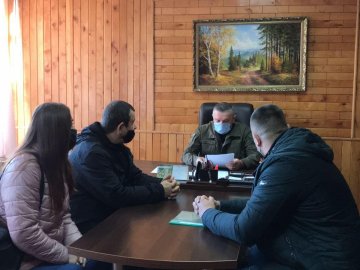 Директор волинського лісгоспу, якого підозрюють у незаконних рубках дерев, не допустив інспекторів до перевірки