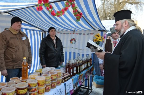 У Луцьку куштують, п’ють та лікуються медами. ФОТО  